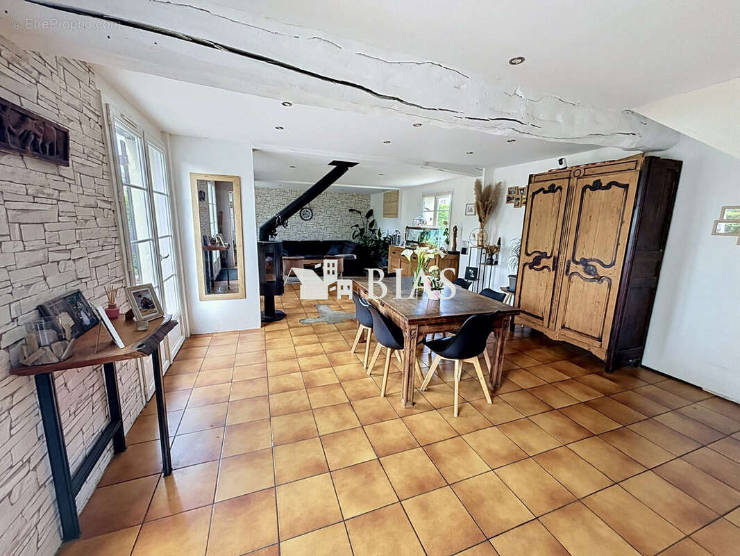 Maison à FLEURY-SUR-ANDELLE