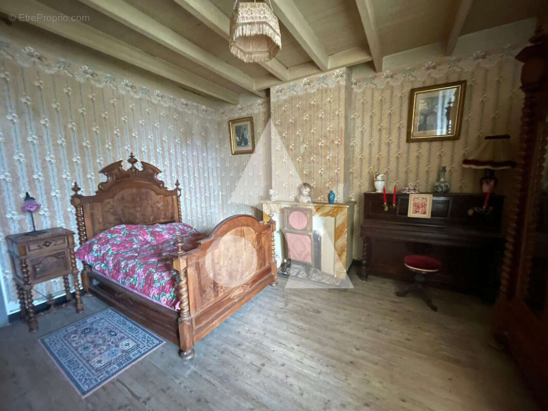 Maison à LAMOTHE-MONTRAVEL