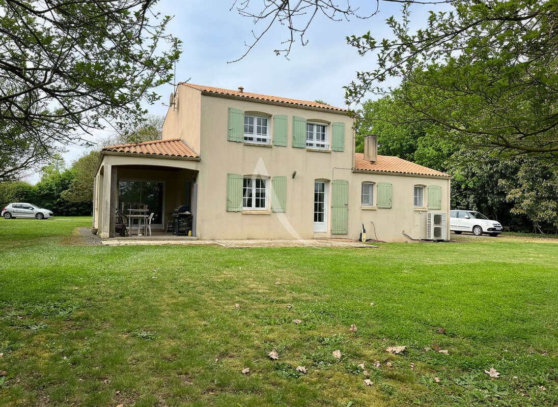 Maison calme aux alentours de Fontenay le Comte. - photo 2