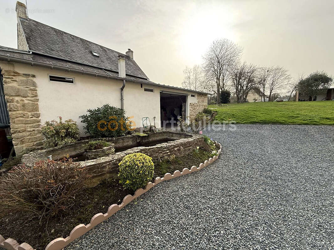 Maison à SAINTE-HONORINE-DU-FAY