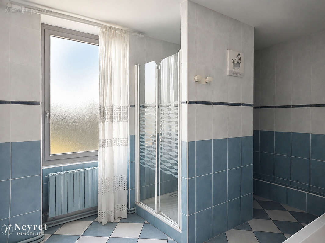 Maison familiale avec piscine, parc paysagé et fort potentiel - photo 22