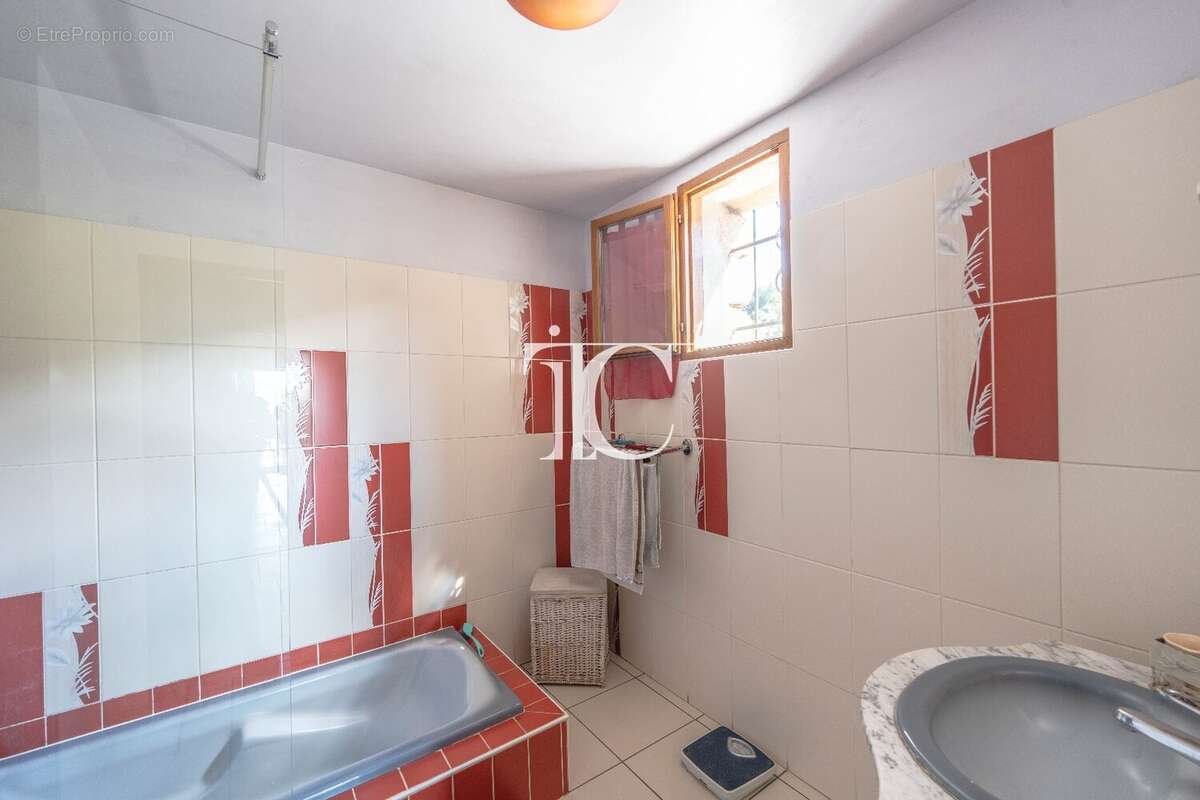 Maison en pierre 130m² habitable 2831m² de terrain - photo 9