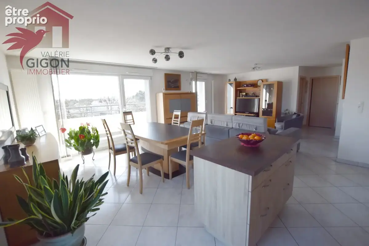 Venez découvrir EN ATTIQUE, UN SUPERBE APPARTEMENT spacieux, lumineux F6 donnant sur terrasses avec vue dégagé - photo 2