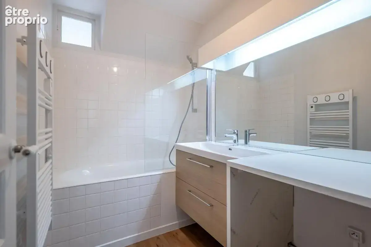 Paris 8-Dernier étage avec ascenseur à deux pas de l'Elysée-63M2 au sol-Appartement rénové et lumineux - photo 9