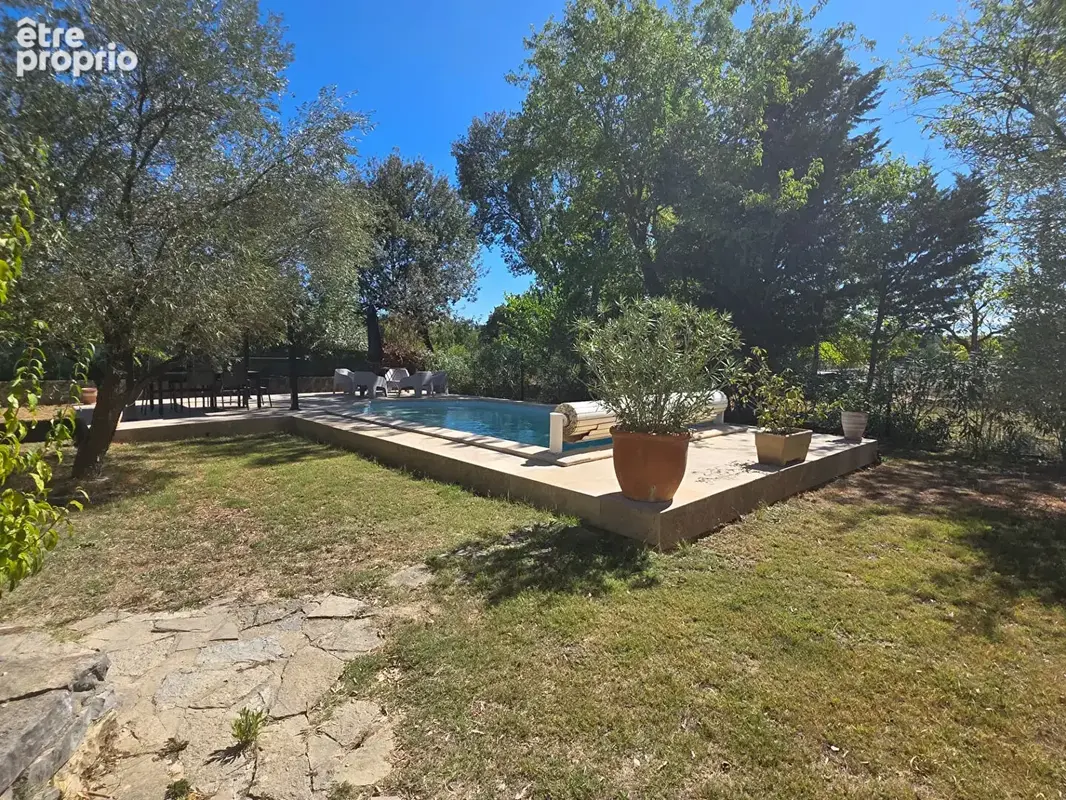 Maison avec piscine et terrain plat de 1630 m² - photo 2