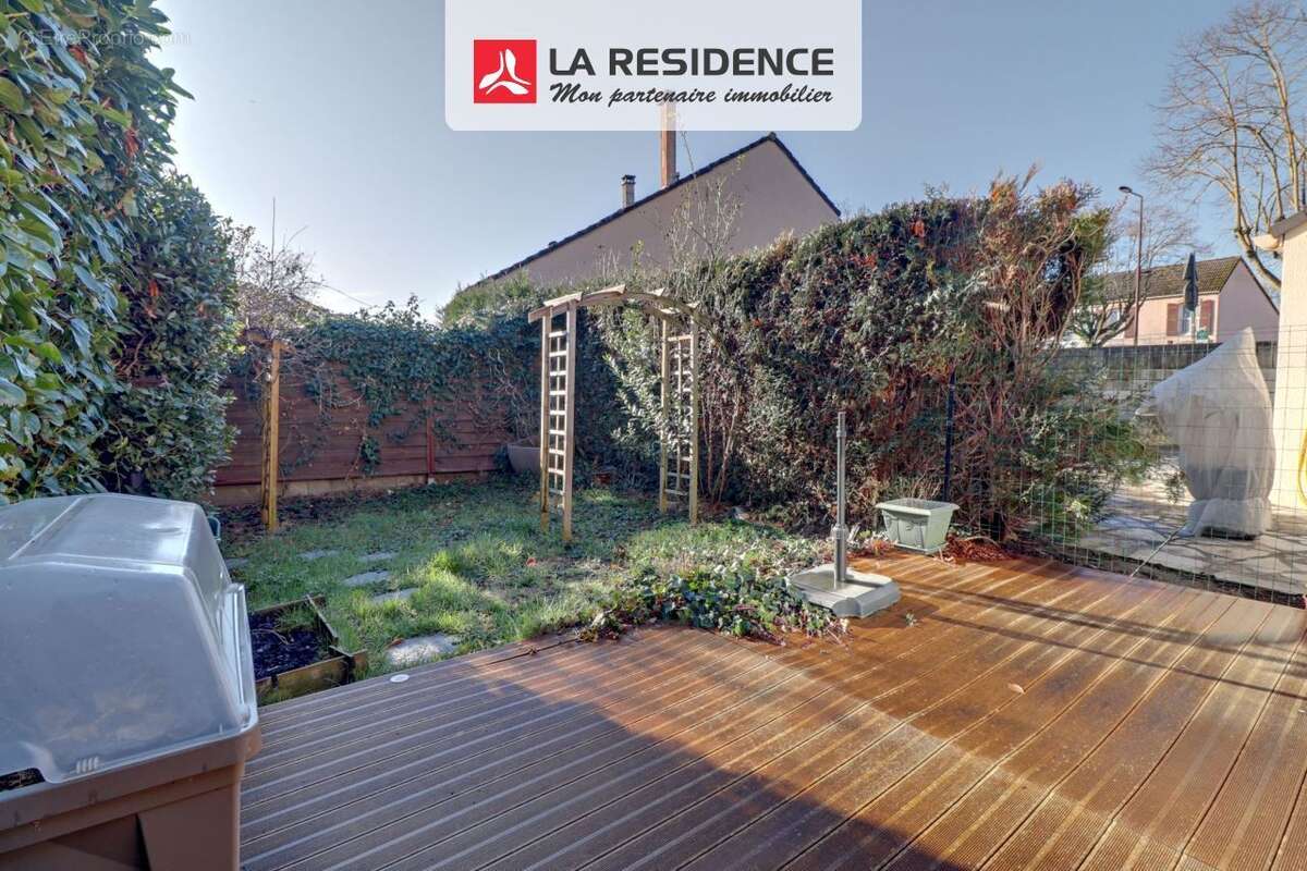 Maison à JOUY-LE-MOUTIER