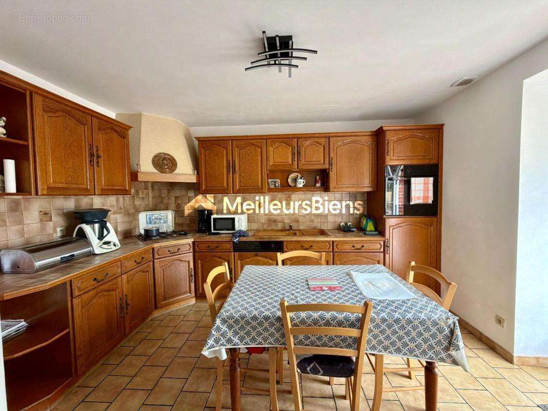 Maison en pierres de plain-pied avec dépendances sur 2,5 hectares – Saint-Saturnin-du-Limet (à 5 min de Renazé) - photo 2