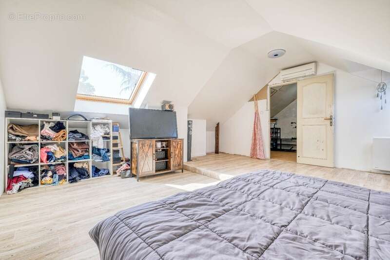 Christophe Michaudelle – EXCLUSIVITE CAPIFRANCE - vous propose à MEAUX proche de toutes commodités à pied : maison - 6 pièces -  - photo 24