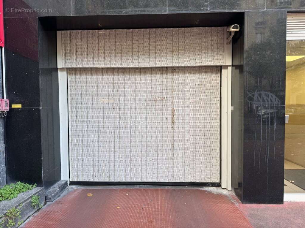 Parking à PARIS-15E
