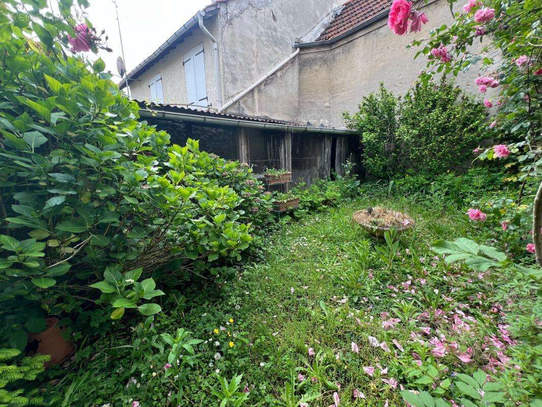 Maison à SAINT-THIBAULT-DES-VIGNES
