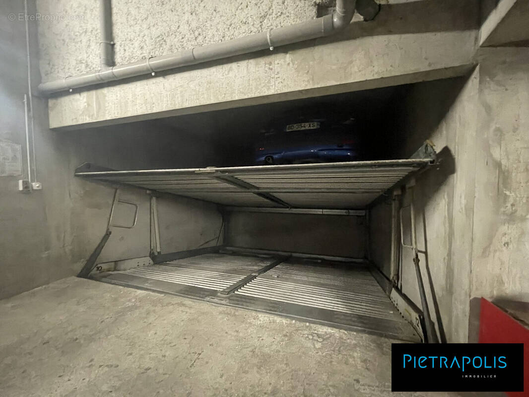 Parking à LYON-8E