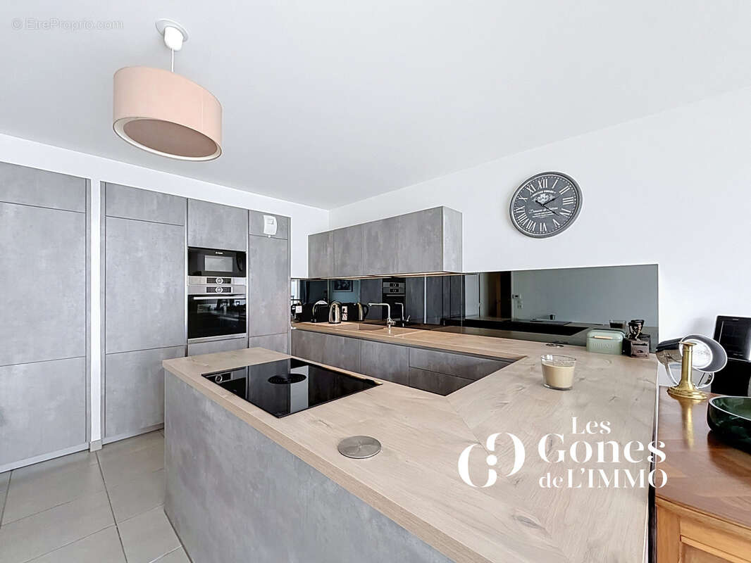À pied du centre de Craponne   Superbe T4 récent avec balcon dans résidence sécurisée, possibilité garage doub - photo 3