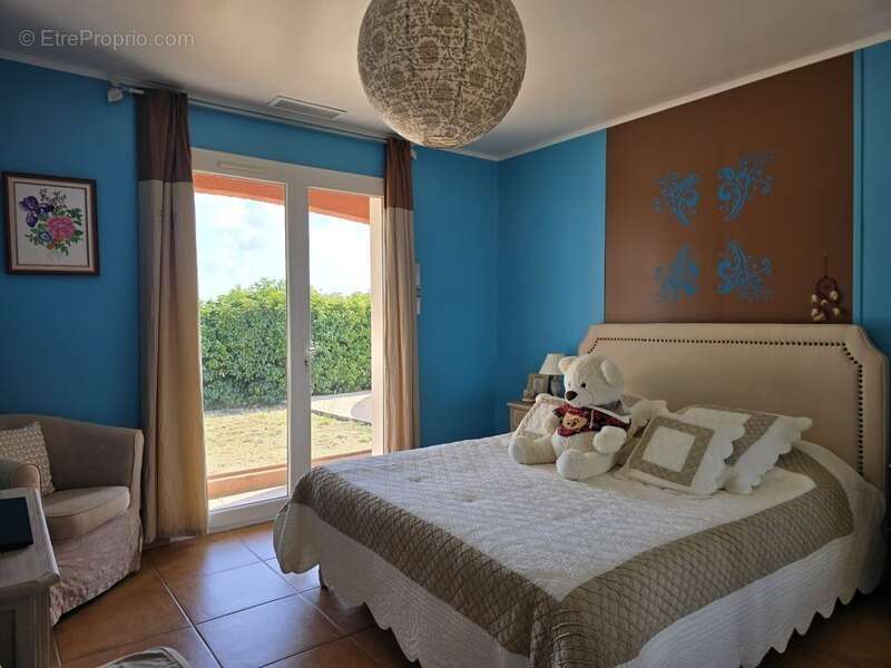 Villa familiale de plain-pied – 181 m² – 5 chambres – piscine – véranda – terrain de 916 m² - photo 13