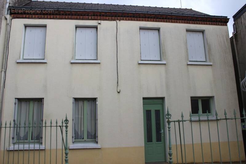 Maison à SAINT-PIERRE-MONTLIMART