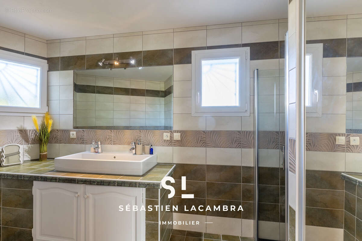 Maison de plain-pied avec piscine, 4 chambres et 3 008 m2 de terrain - photo 17