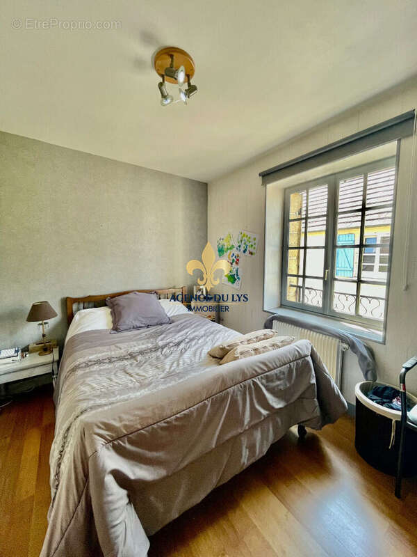 Maison à LA CHAPELLE-EN-SERVAL