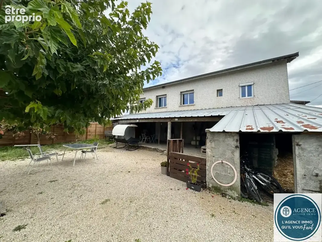 Maison d'habitation, 212 m² sur terrain de 5240 m² - photo 2