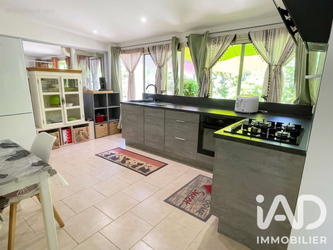 Maison 190 m² à Saint-Maximin-La-Sainte-Baume  - photo 8