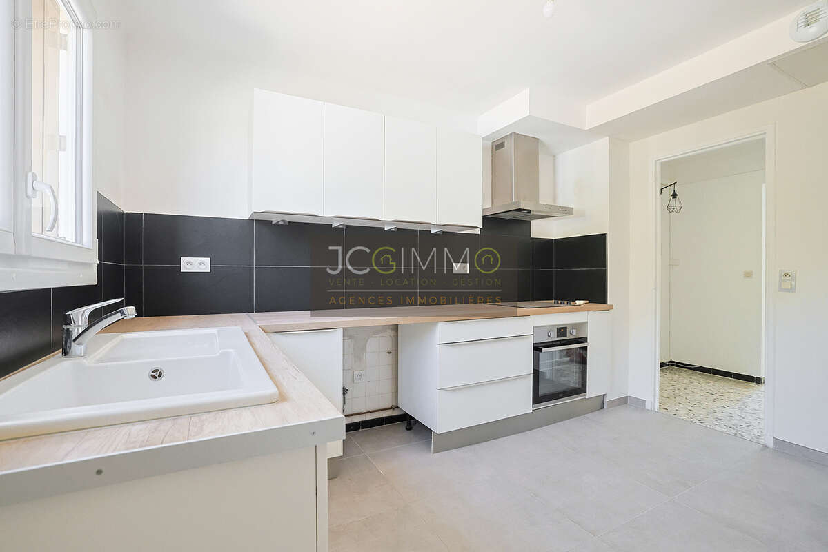 Appartement T4 Centre-Ville - 87,10 m2 Carrez - Balcon - Grand Garage - Calme-Sans vis à vis - photo 12