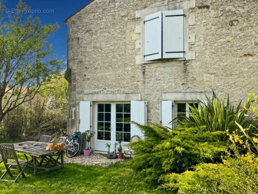 Maison 298 m² à Sainte-Severe  - photo 2