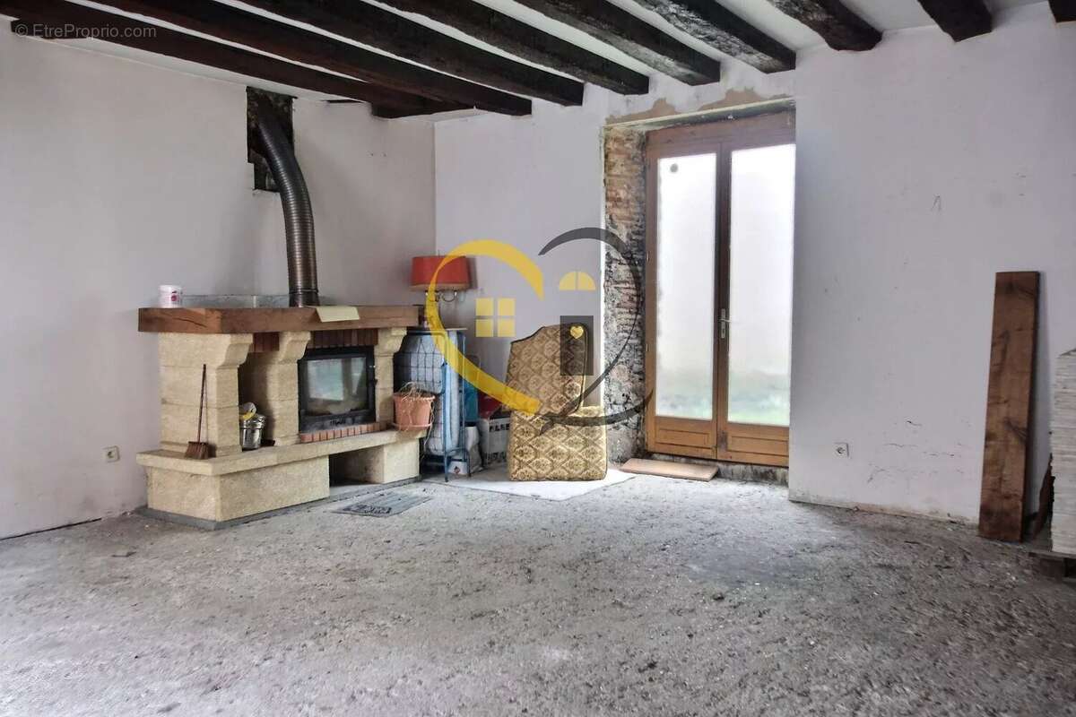 Maison à IVOY-LE-PRE