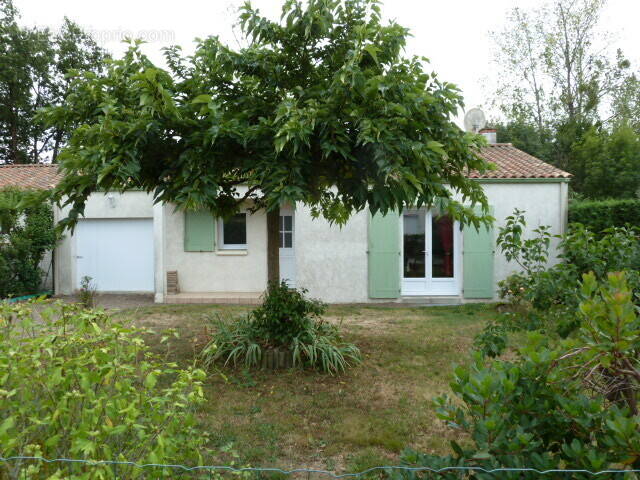 Maison à MOUTIERS-LES-MAUXFAITS