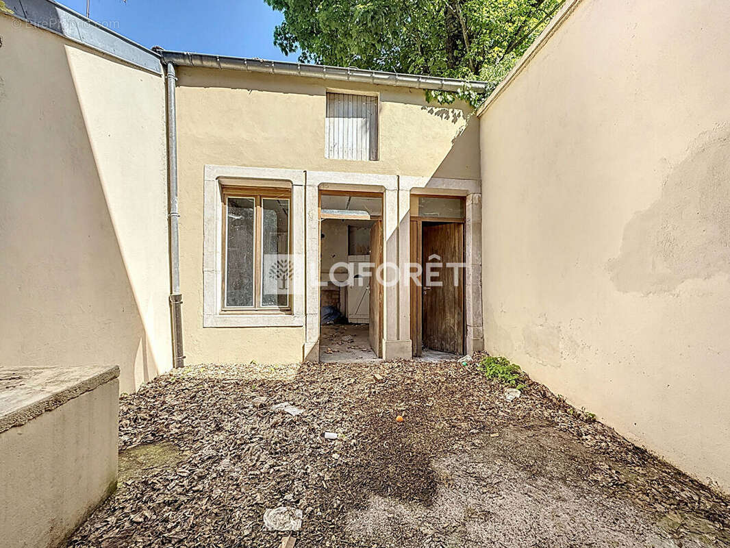 Maison à NEUFCHATEAU