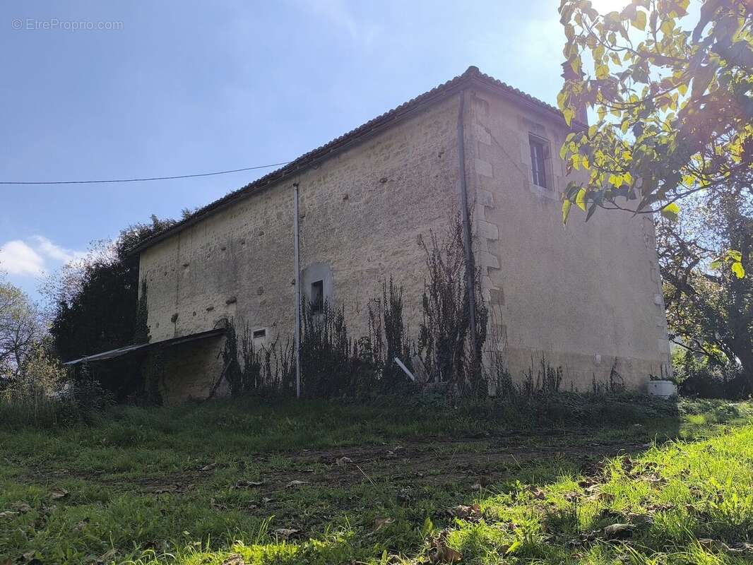 Maison à LA CHAPELLE-POUILLOUX