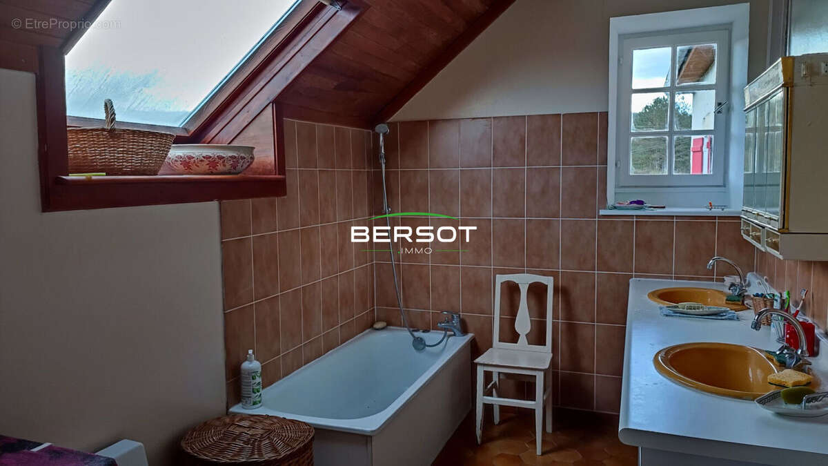 Maison à ROUGEMONTOT