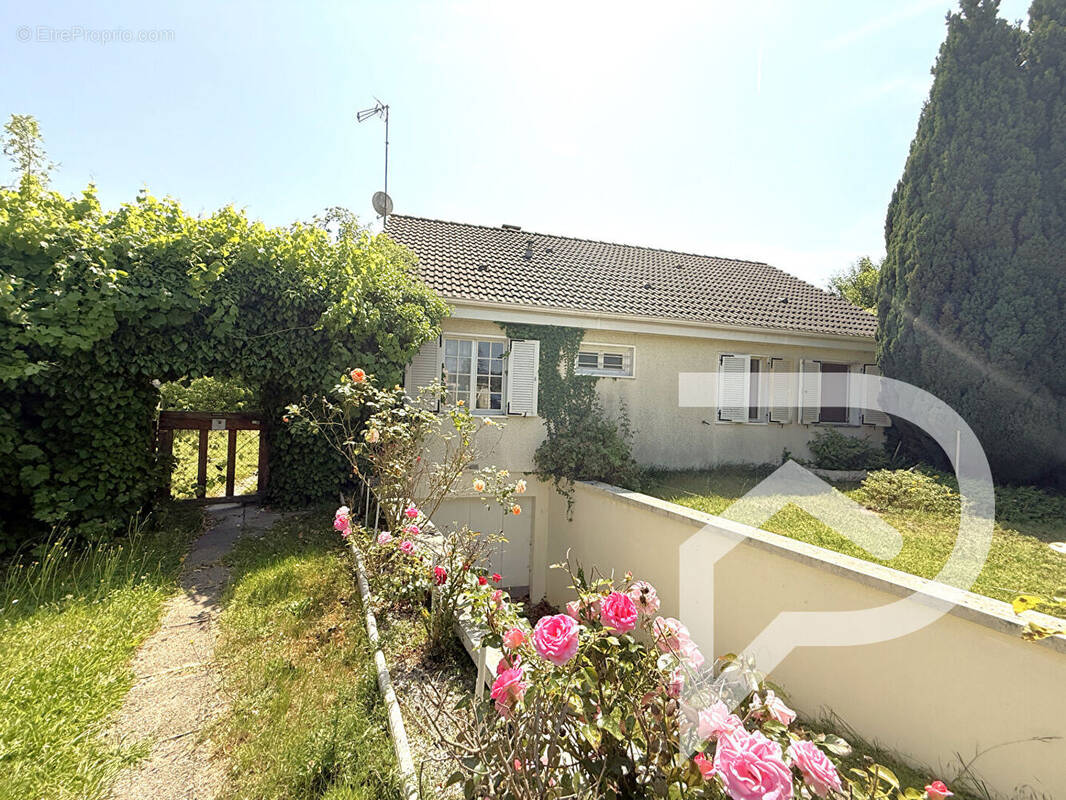 Maison à BERNES-SUR-OISE