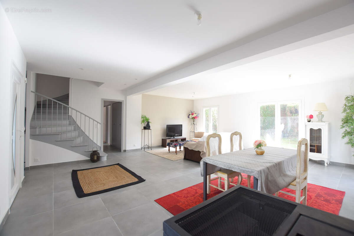 Maison à LES ESSARTS-LE-ROI