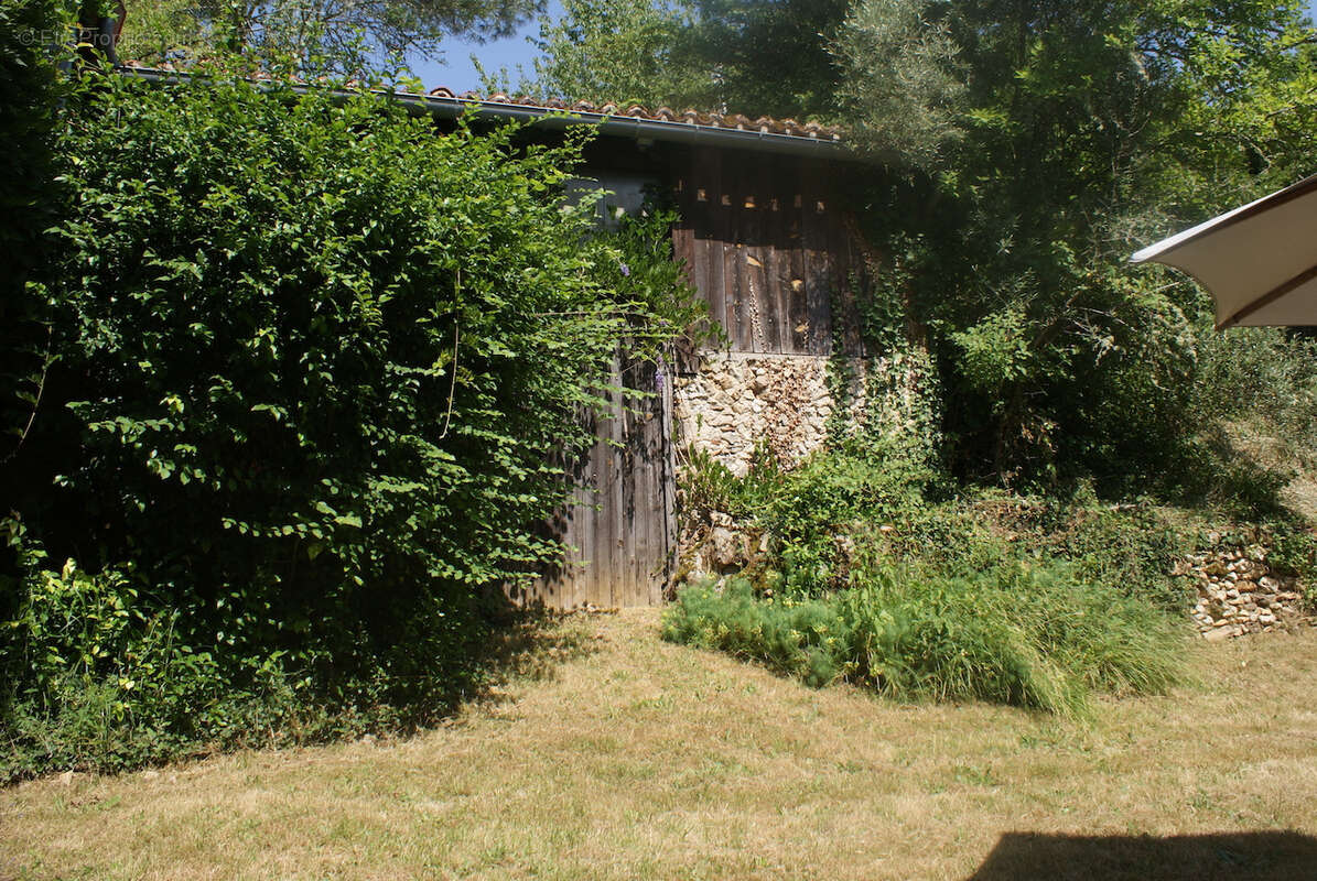 A VOIR. Belle maison en pierre de 4 chambres avec dépendances et vues sur terrain d'environ 2811m2 - photo 22