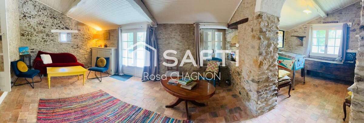 Maison 270 m² à Breuil-Barret  - photo 9