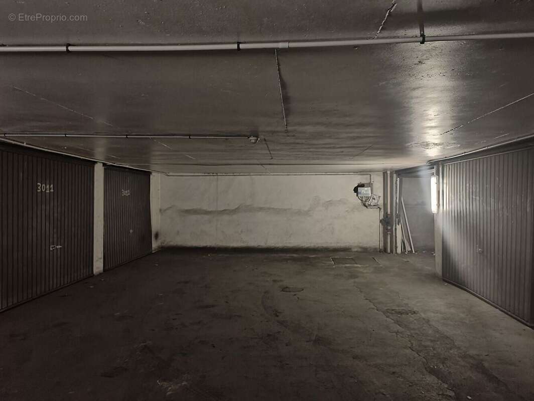 Parking à PARIS-7E
