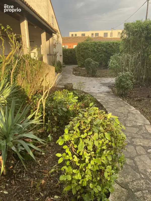 Maison de plain pied  avec piscine sur 2420 m2 de terrain arbore - photo 5