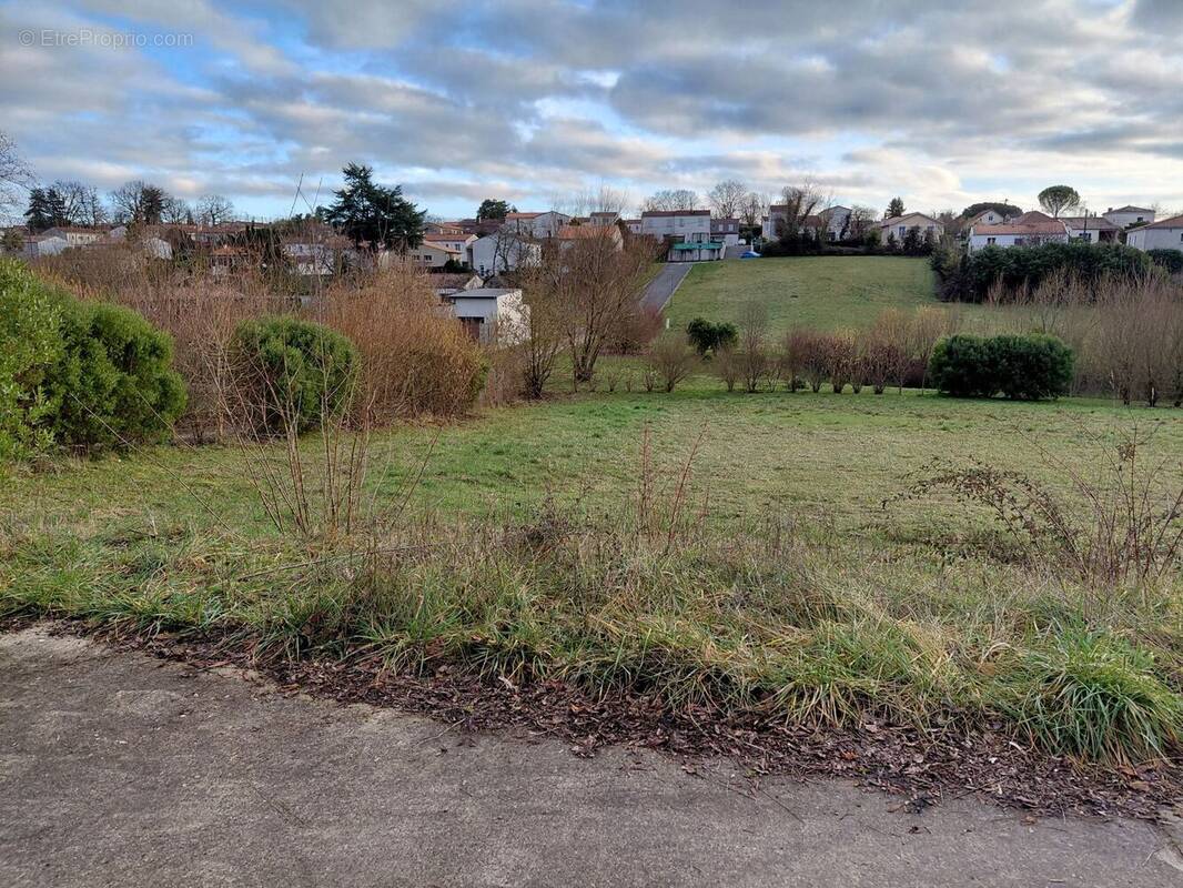 Terrain à SAINTES