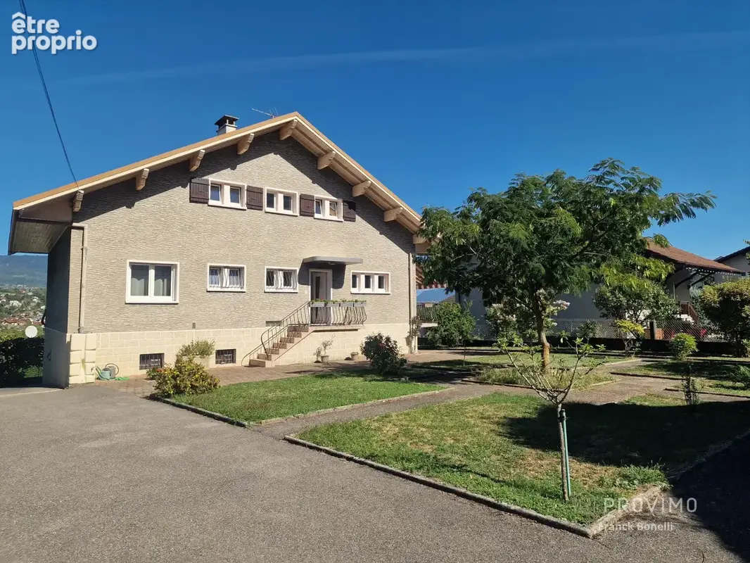 Maison à ETREMBIERES