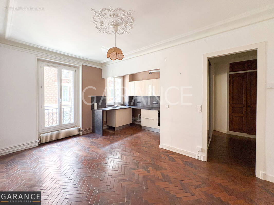 Appartement à PARIS-10E