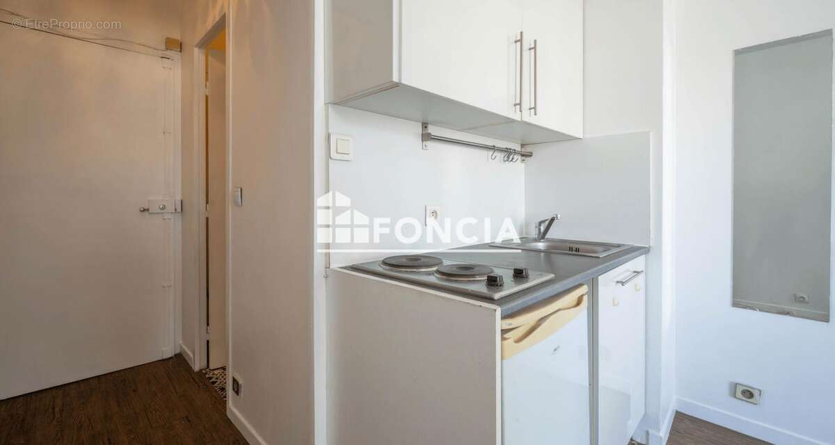 Paris 3e / Beaubourg – Studio en étage avec ascenseur calme et lumineux - photo 3