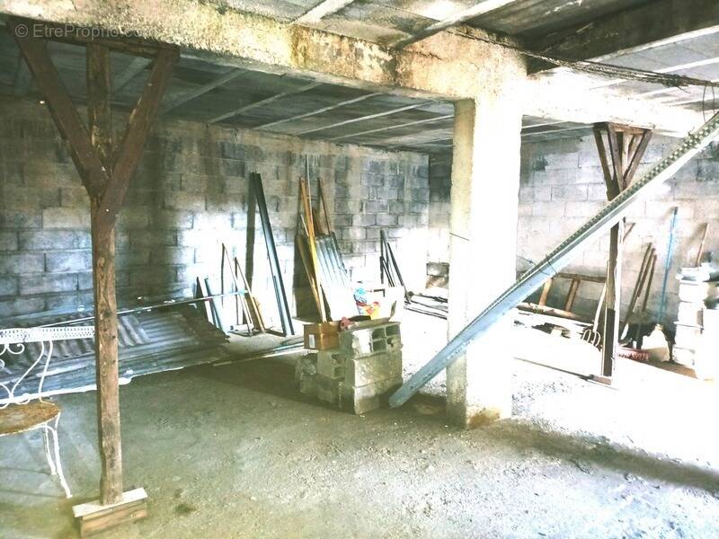 Maison à CELLES-SUR-DUROLLE