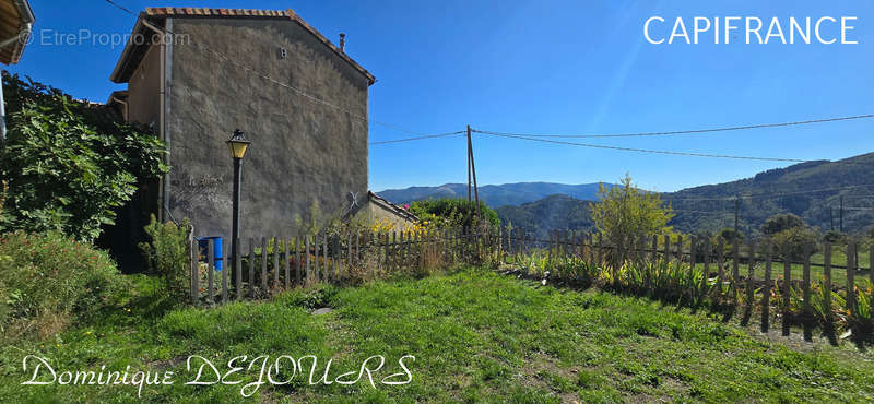 Maison à SAINT-MICHEL-DE-CHABRILLANOUX