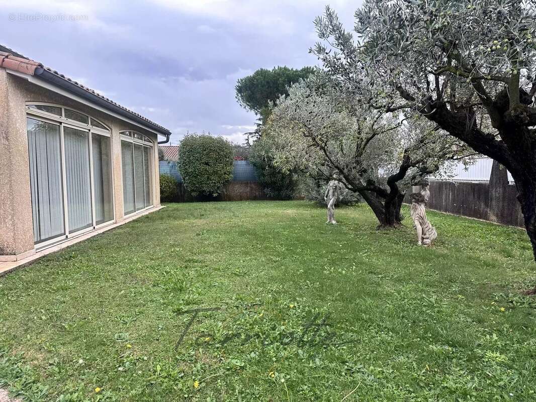 Maison à MONTELIMAR