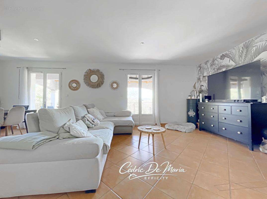 Maison à GINASSERVIS