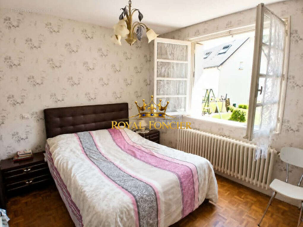 Chambre 1 au RDC - Maison à PREUILLY-SUR-CLAISE