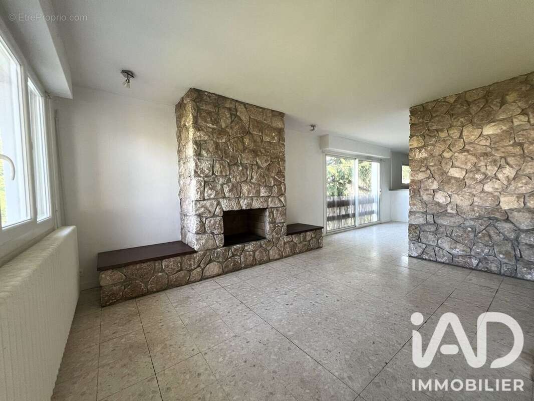 Maison 217 m² à Saint-Pierre-Du-Mont  - photo 9