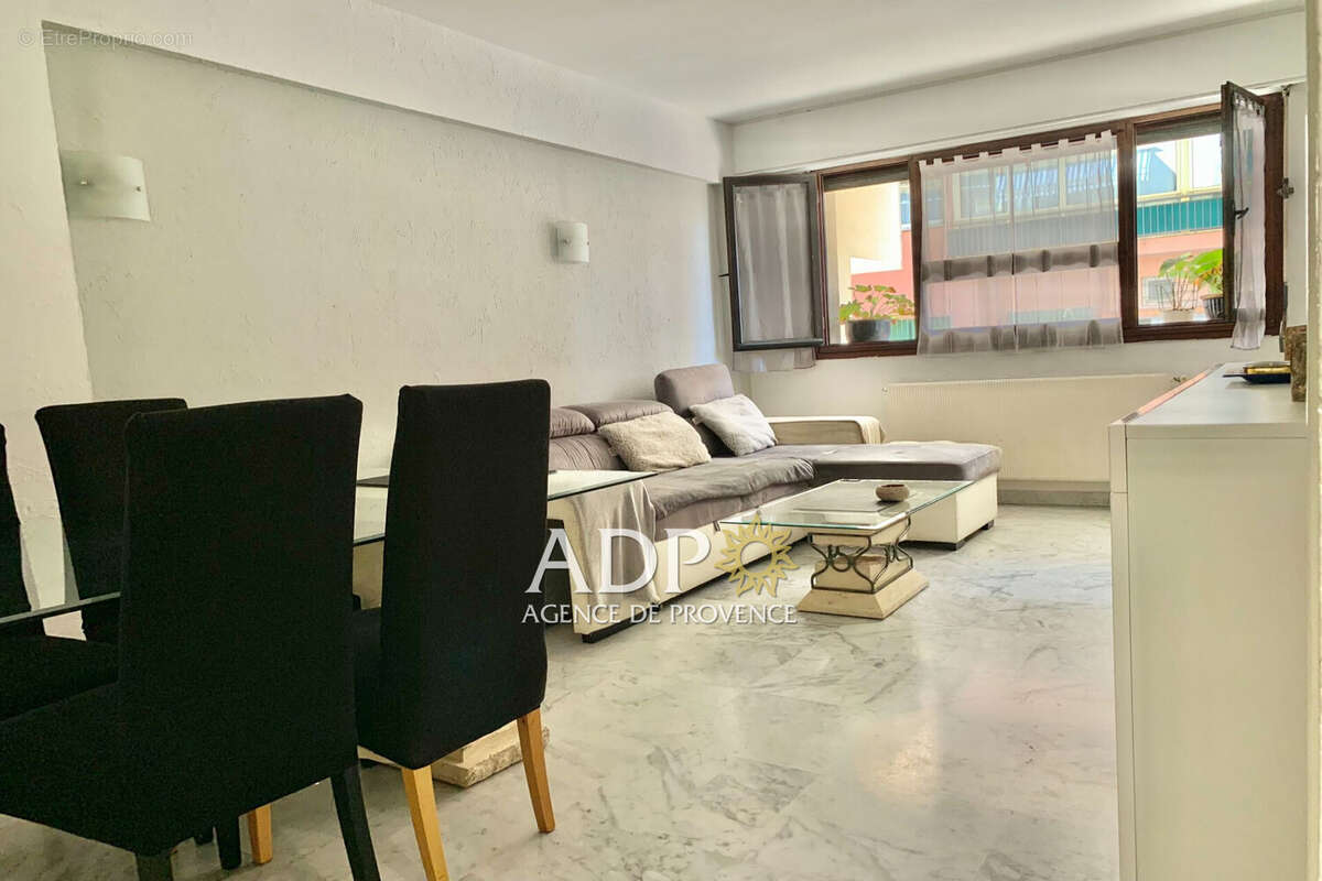 Appartement à MANDELIEU-LA-NAPOULE