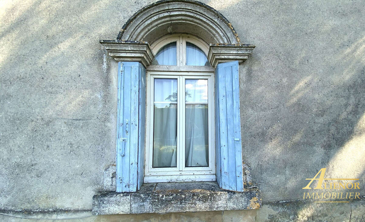 Demeure seigneuriale à la campagne, entre Angoulême et Brantôme - photo 10