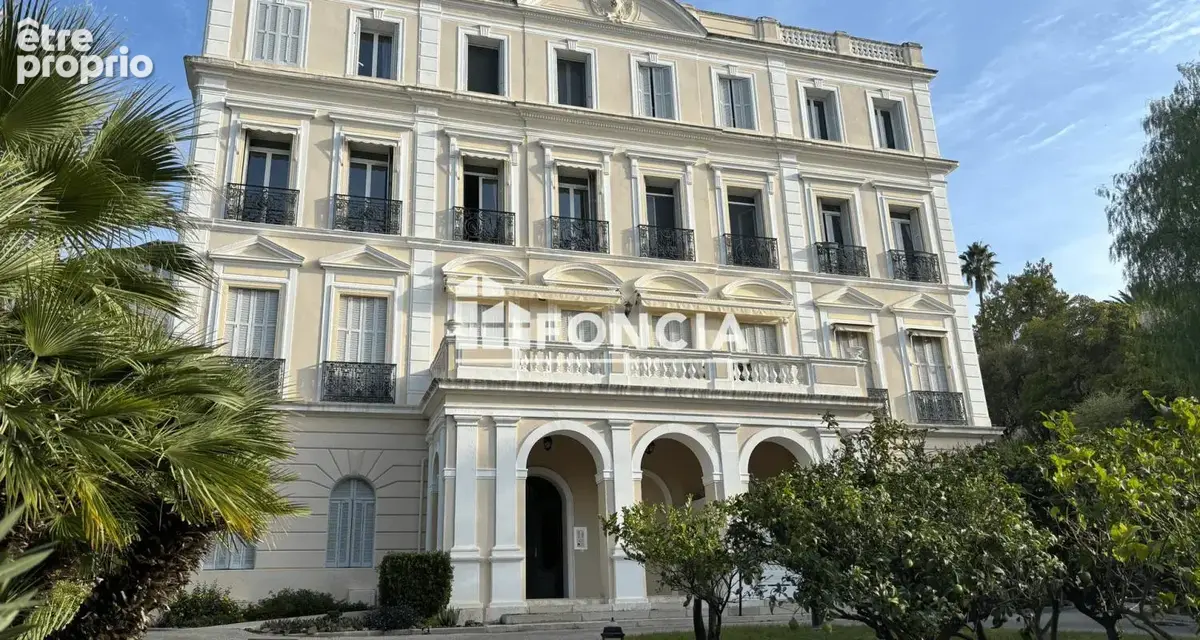 Hyères centre : T2 en rez de jardin dans une bâtisse historique de style victorien - photo 2