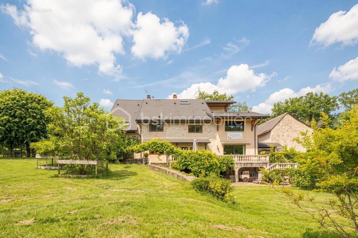 Maison de caractère de 250 m² avec 3 gîtes indépendants à fort potentiel touristique - photo 1
