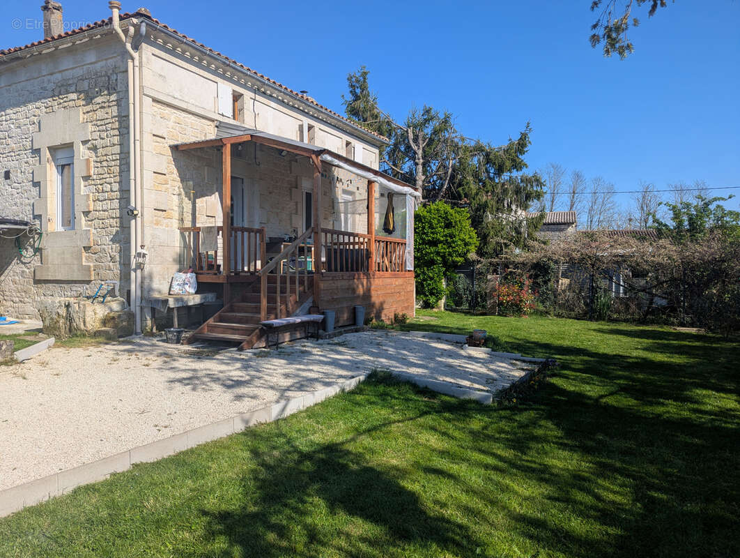 Maison à SAINT-GERMAIN-DE-LUSIGNAN